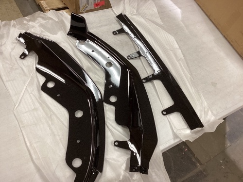 Carbon fiber accessories for unkown vehicle - Lot 394