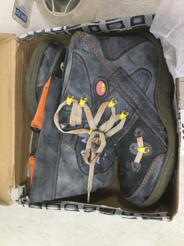 Womens Shoes Size 9 - Lot 666