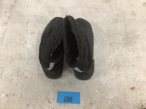 Long Bay Black Boots - Lot 288