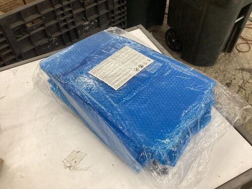 vidaXL Blue Rectangular Solar Pool Cover - Lot 572