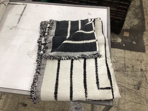 Slashop Couch Cover  - Lot 466