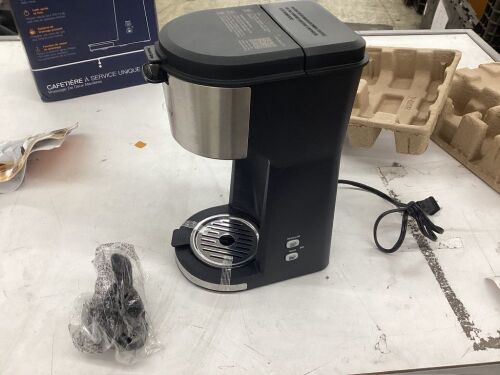 Single Serve Coffee Maker for Pods or Ground Coffee - Lot 705