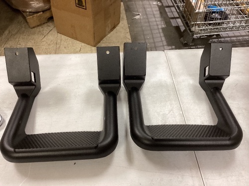 Set of truck steps - Lot 186