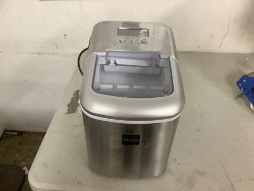 Ice Maker - Lot 971