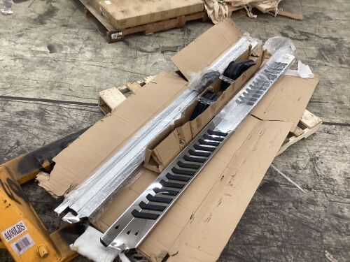 Side Steps for F250 Crew Cab 99-16 - Damaged  - Lot 759