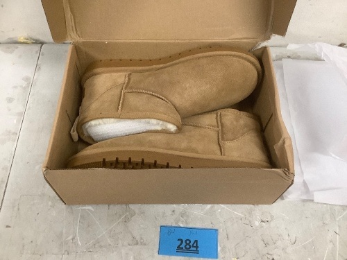 EVELLY HOOTD Snow Boots - Lot 284