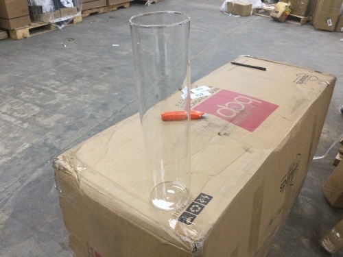 16 Pack Glass Vases - Lot 1035