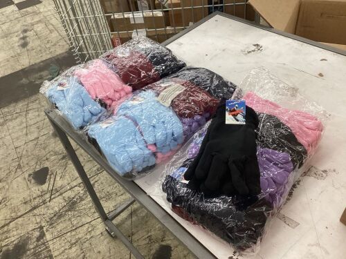 Lot of (36) Women's Polar Fleece Gloves - Lot 733
