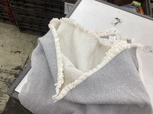 Slashop Couch Cover - Lot 297