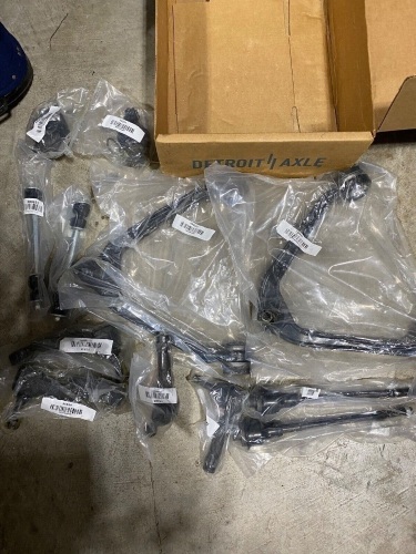 Detroit Axle 2000-06 GM 1500/Tahoe Detroit Axle 12pc Front Upper Control Arm Kit - Lot 183