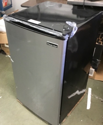 Magic Chef 3.5 Cu Ft Compact Refrigerator - Lot 358