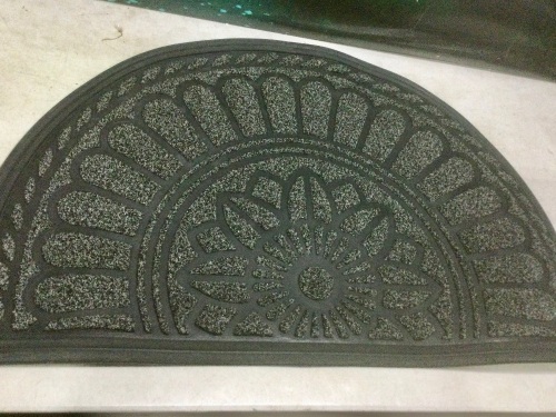Half Round Welcome Mat - Lot 934