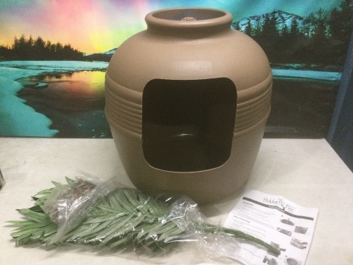 Good Pet Stuff Hidden Cat Litter Planter - Lot 877