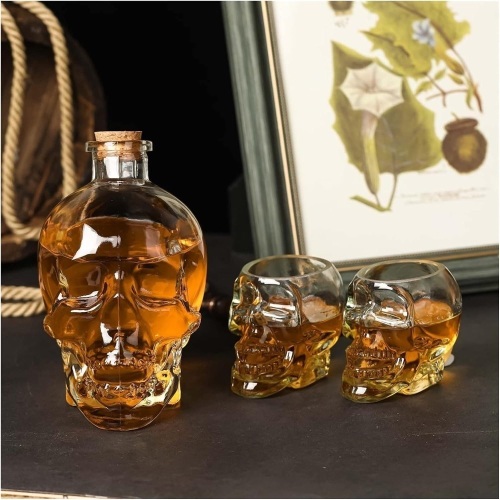 Skull Decanter Set with 2 Skull glasses - Lot 1727