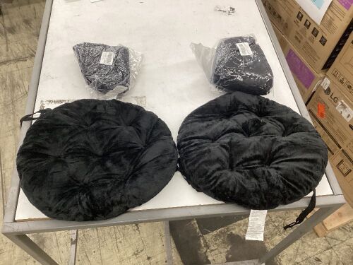 Lot of (4) Big Hippo Chair Pads with Ties, Soft 17-Inch Round - Lot 679