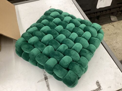 Plush Knot Pillow 4.7" x 15.7" x 15.7"  - Lot 287