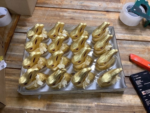 Lindt White chocolate bunny 16 count - Lot 1774