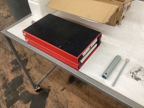 Jacgood Motorcycle Jack, 4-15 Inch Height Adjustable Lift Scissor Center Stand, 1200lb Capacity  - Lot 407