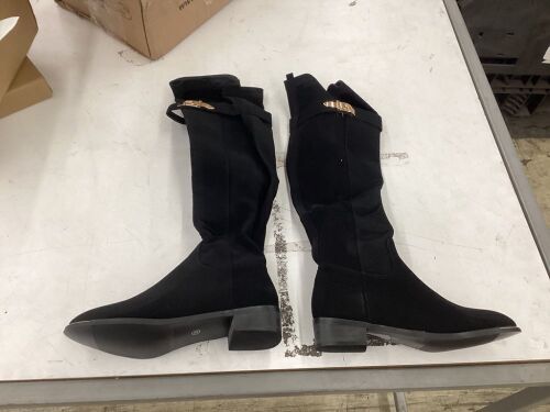 Black Suede Boots, Size 38 - Lot 565