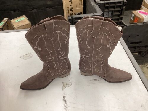 Women's Western Boots, Size 39  - Lot 575