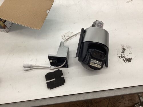 WiFi 4G Dual Lens IP Security Camera  - Lot 722