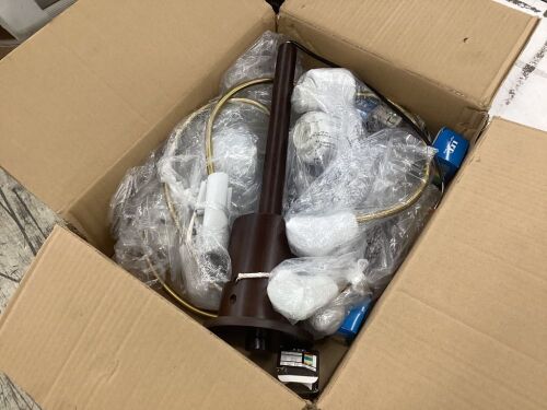 6 Light Chandelier  - Lot 536