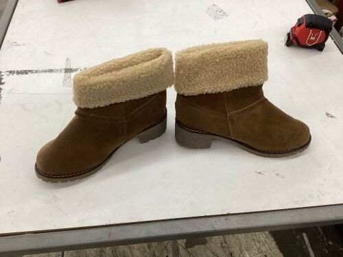 Faux Fur Boots - Lot 318