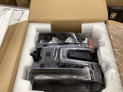 VICTOCAR LED Headlight for Chevy Silverado 1500 - Lot 367