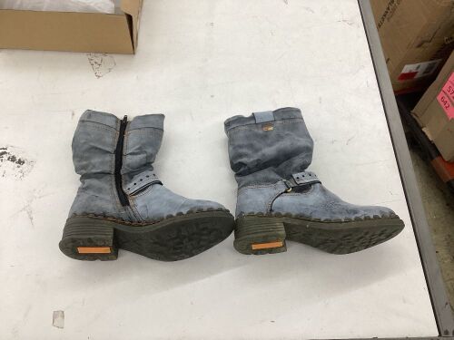 TMA EYES Buckle-Accent Leather Boots, Size 39  - Lot 589