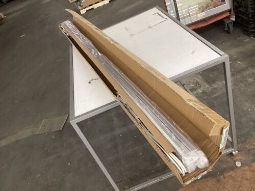 Barrina LED Shop Light T8 72W 8FT Reflector, 4 Pack  - Lot 393