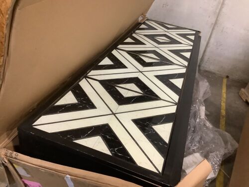 Grand Noir Et Blanc Entertainment Console - Scratch & Dent  - Lot 112