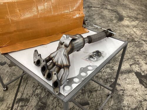 Exhaust Manifold Catalytic Converter for Ford Fusion 2.5L  - Lot 164