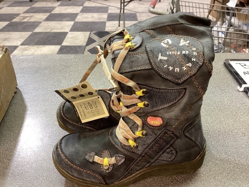 TMA hand stitched boots size 7 - Lot 73