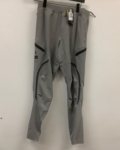 Under Armour Mens Pants, Large, Appears New - Lot 118