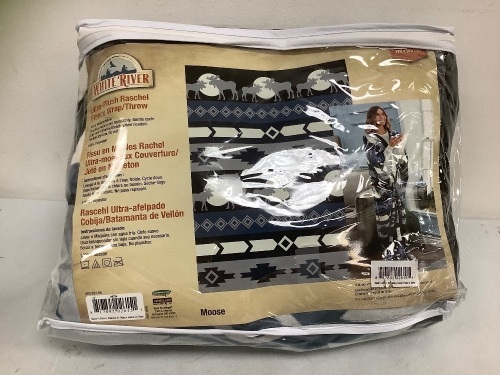 White River Fleece Throw, Appears New - Lot 496