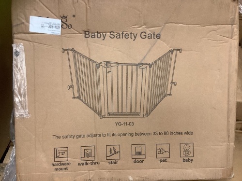 Baby Safety Gate, Appears new, Sold as is - Lot 321