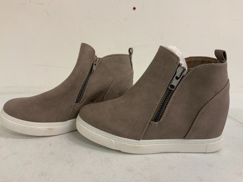 Natural Reflections Womens Wedge Shoe, Size 7, E-Comm Return - Lot 294
