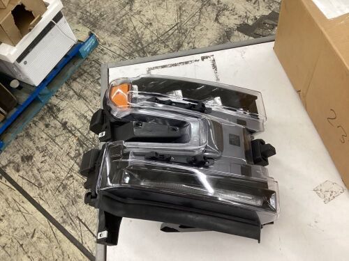 Head Light for Chevy Silverado  - Lot 645