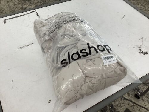 Slashop Pet Hair Repellent Quilt  - Lot 665