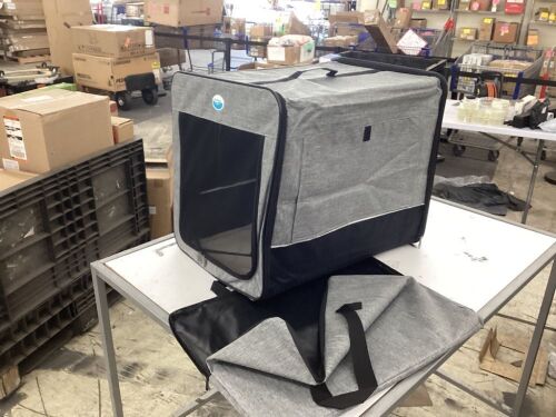 Soft Portable Travel Pet Crate, Medium - Tear in Corner  - Lot 524