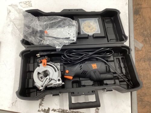 WEN 3620 5-Amp 3-1/2-Inch Plunge Cut Compact Circular Saw with Laser, Carrying Case, and Three Blades - Lot 724
