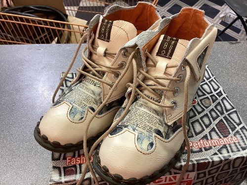 Ma eyes hand stitched boots size 71/2 - Lot 380