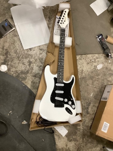 Electric Guitar includes Amp and Bag - Lot 3524