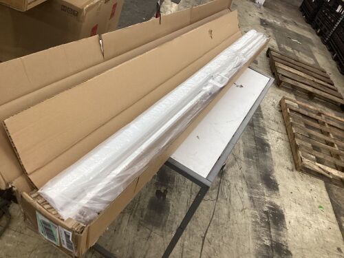 LopBast 100" Projector Screen with Stand  - Lot 461