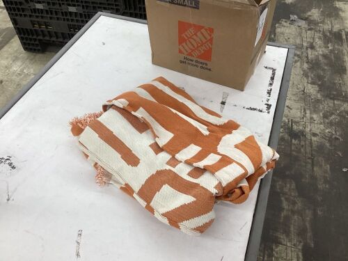 Slashop Couch Cover  - Lot 391