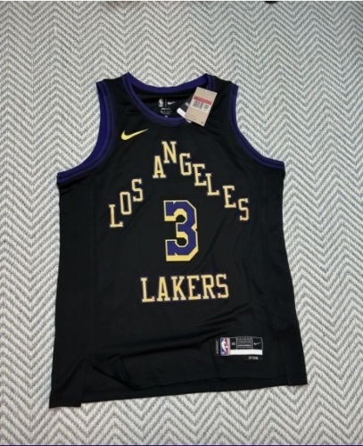 Los Angeles Lakers jersey size large - Lot 310