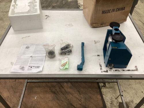 VEVOR 4.4" Jewelry Rolling Mill Machine Gear Ratio 1:2.5 Wire Roller Mill 0.1-7mm Press Thickness  - Lot 126