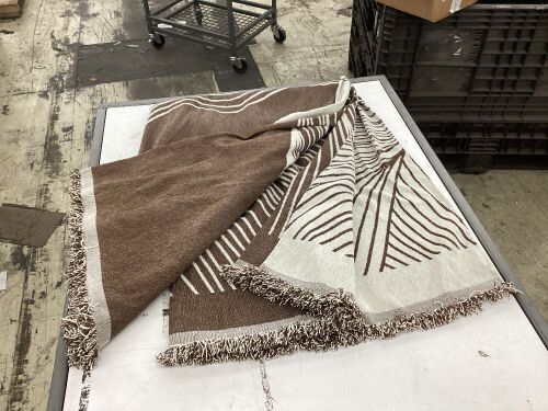 Slashop Couch Cover  - Lot 176