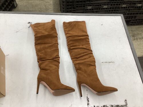 Luxedress Pointed Toe Over-Knee Stiletto Boots, Size 39  - Lot 386