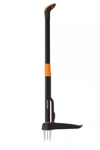 Fiskars Stand up 4 Claw Garden Weeder with 34in Handle  - Lot 479